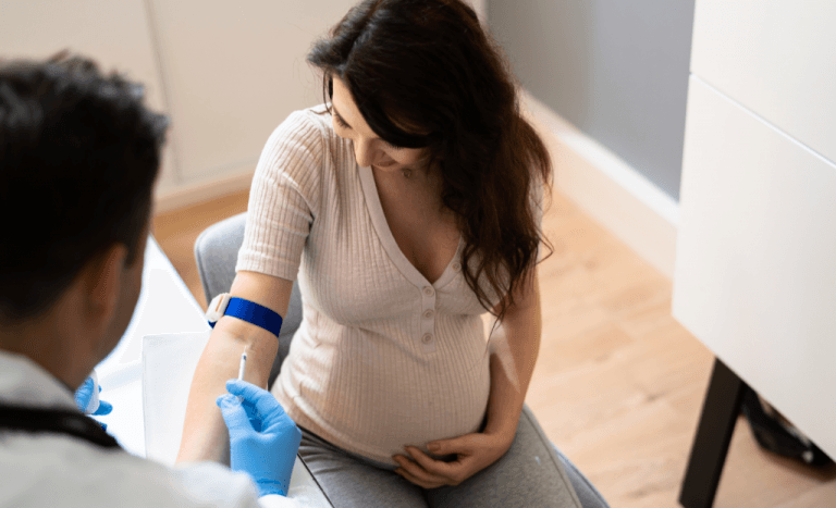 Badania prenatalne – kiedy je wykonywać? Na czym polegają? - okładka
