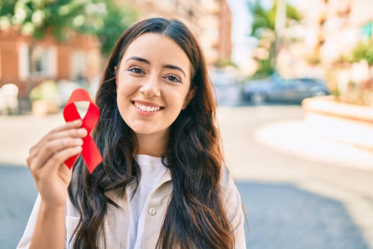 Wirus HIV — czym jest, objawy, rozpoznanie i związek z AIDS