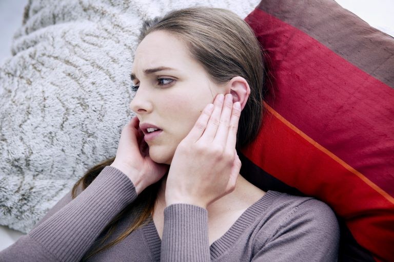 Zapalenie ucha - objawy, przyczyny, domowe sposoby