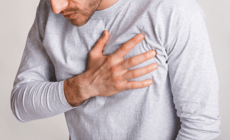 Ból i kłucie w klatce piersiowej. Jak go złagodzić?