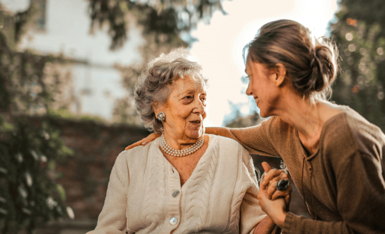 Opieka nad osobami starszymi w domu – udogodnienia, które warto znać