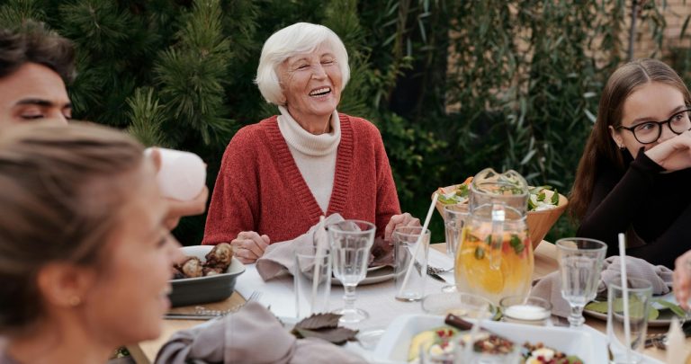 Co na apetyt u seniora? Leki i domowe sposoby